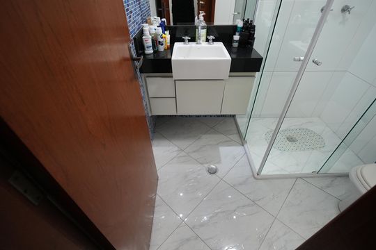 Banheiro da Suíte 1 de casa à venda com 3 quartos, 250m² em Vila Alpina, Santo André