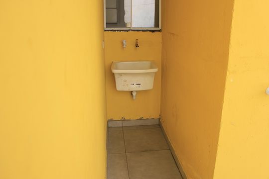 Lavanderia e quintal  de casa para alugar com 2 quartos, 60m² em Vila Rio de Janeiro, Guarulhos