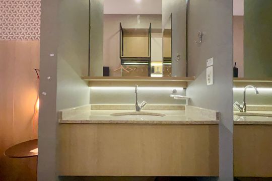 Banheiro de kitnet/studio à venda com 1 quarto, 25m² em Vila Madalena, São Paulo