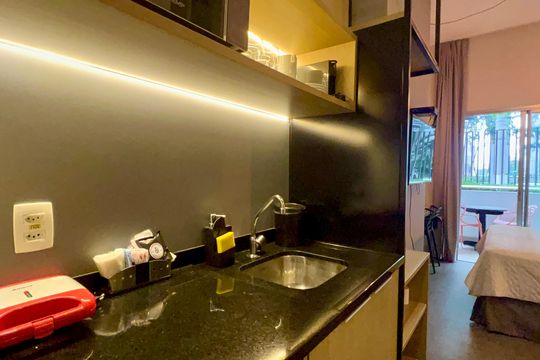 Cozinha de kitnet/studio à venda com 1 quarto, 25m² em Vila Madalena, São Paulo