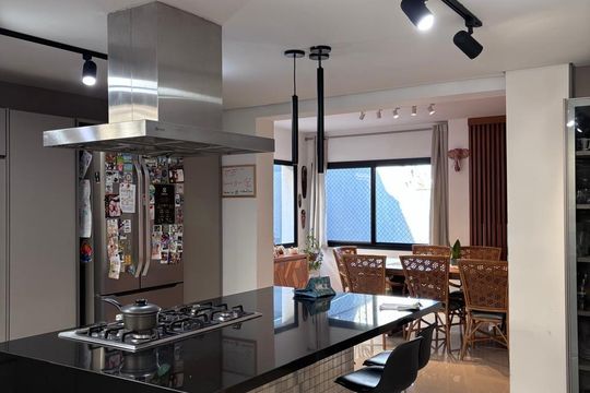 Cozinha de casa à venda com 2 quartos, 360m² em Cidade São Francisco, São Paulo