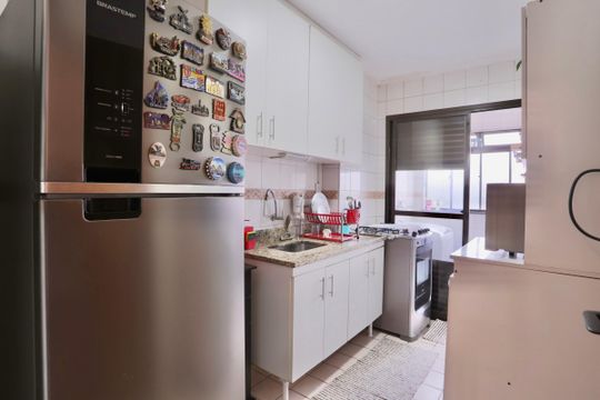 Cozinha de apartamento à venda com 3 quartos, 75m² em Vila Bertioga, São Paulo