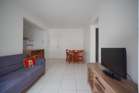 Sala de apartamento para alugar com 2 quartos, 65m² em Forquilhinhas, São José
