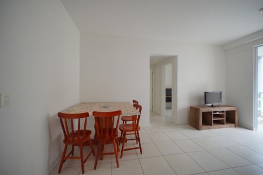 Sala de apartamento para alugar com 2 quartos, 65m² em Forquilhinhas, São José