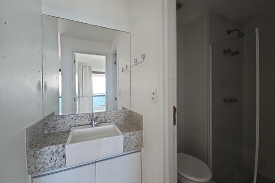 Banheiro de apartamento para alugar com 1 quarto, 49m² em Barra, Salvador