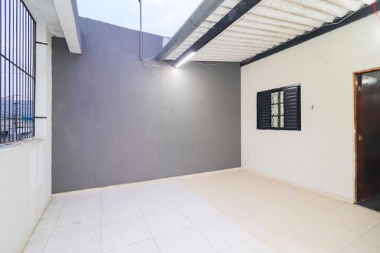 Quintal de casa à venda com 3 quartos, 100m² em Jardim Gianetti, São Paulo