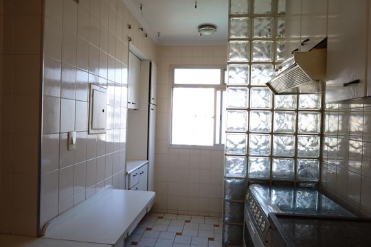 Cozinha de apartamento à venda com 2 quartos, 60m² em Jardim Anhanguera, São Paulo