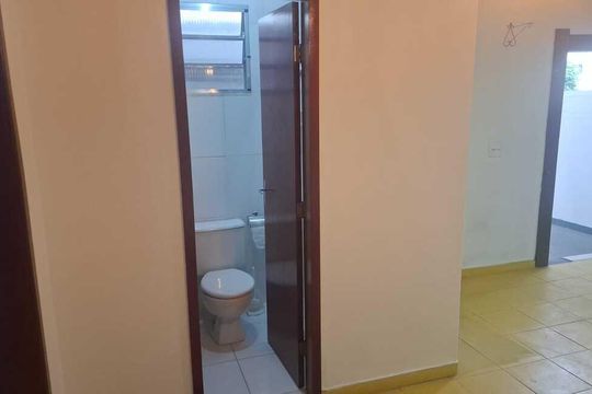 Banheiro de casa de condomínio para alugar com 2 quartos, 160m² em Pechincha, Rio de Janeiro