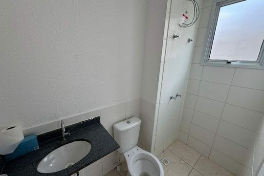 Banheiro de apartamento à venda com 3 quartos, 65m² em Jk, Contagem