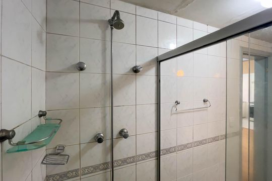 Banheiro de apartamento à venda com 1 quarto, 45m² em Ipiranga, São Paulo