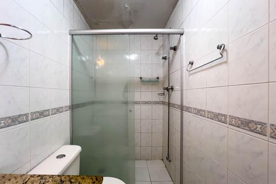 Banheiro de apartamento à venda com 1 quarto, 45m² em Ipiranga, São Paulo