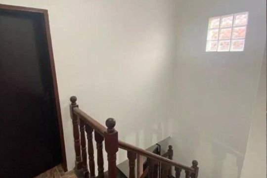 Escada de casa à venda com 3 quartos, 180m² em Jardim Vila Galvao, Guarulhos