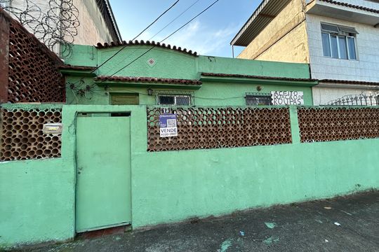 Fachada + placa de casa para alugar com 2 quartos, 80m² em Turiaçú, Rio de Janeiro