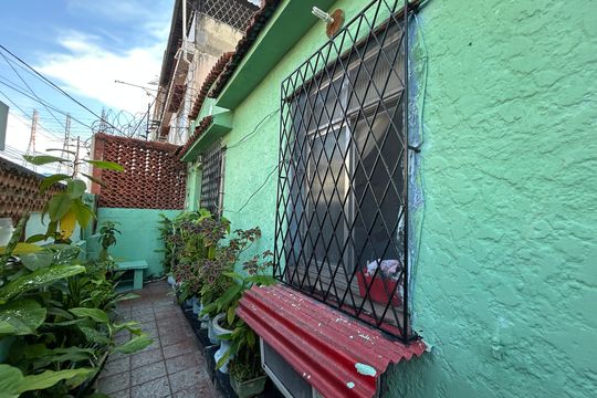 Fachada de casa para alugar com 2 quartos, 80m² em Turiaçú, Rio de Janeiro