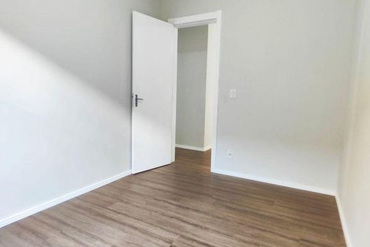 Quarto 1 de apartamento para alugar com 2 quartos, 45m² em Restinga, Porto Alegre