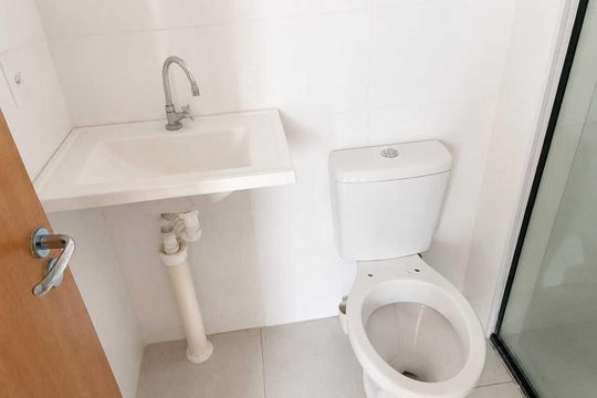 Banheiro de apartamento para alugar com 2 quartos, 43m² em Chácara São Pedro, Aparecida de Goiânia