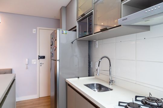 Cozinha  de apartamento à venda com 2 quartos, 42m² em Vila Galvão, Guarulhos