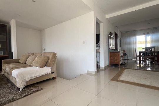 Sala de casa de condomínio à venda com 3 quartos, 234m² em Santa Cruz, Valinhos