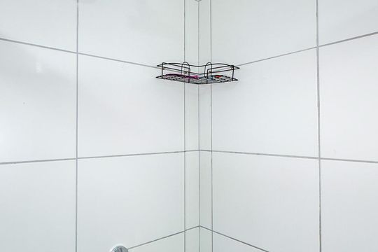 Banheiro de kitnet/studio à venda com 1 quarto, 24m² em Vila Cordeiro, São Paulo