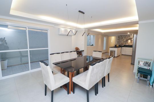Sala de Jantar de casa à venda com 4 quartos, 250m² em Santa Terezinha, Santo André
