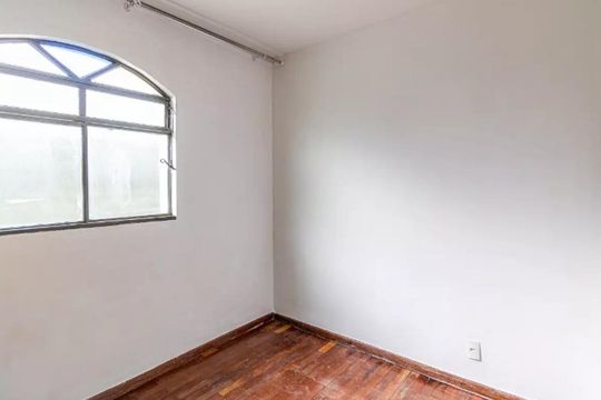 Quarto de casa para alugar com 3 quartos, 120m² em Alvorada, Contagem