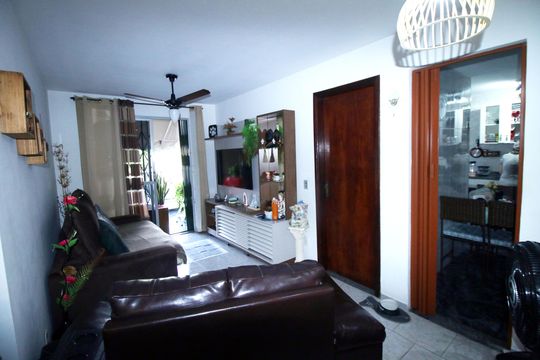 Sala de apartamento à venda com 3 quartos, 80m² em Cordovil, Rio de Janeiro