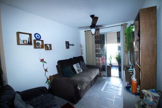 Sala de apartamento à venda com 3 quartos, 80m² em Cordovil, Rio de Janeiro