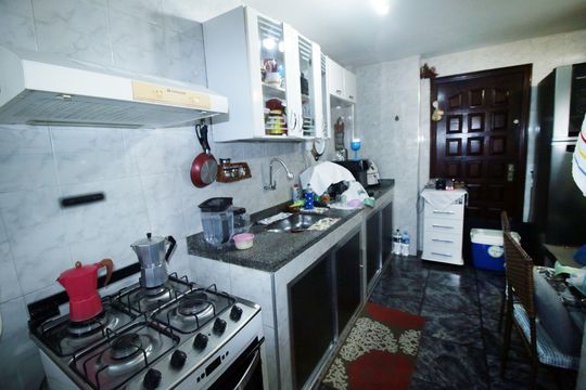 Cozinha de apartamento à venda com 3 quartos, 80m² em Cordovil, Rio de Janeiro