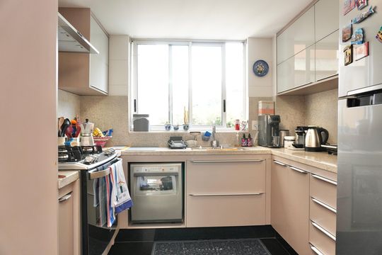 Cozinha  de apartamento à venda com 3 quartos, 151m² em Lourdes, Belo Horizonte