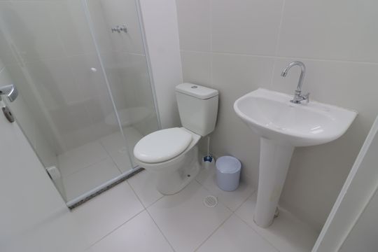 Banheiro de apartamento para alugar com 2 quartos, 48m² em Centro, Osasco