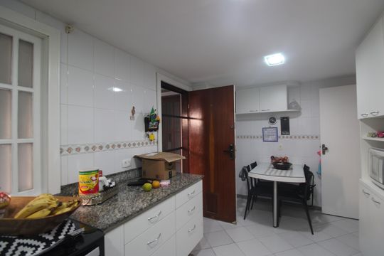 Cozinha de casa de condomínio à venda com 3 quartos, 181m² em Jacarepaguá, Rio de Janeiro