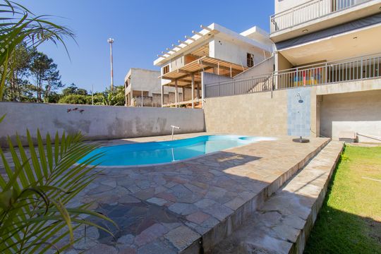 Area da piscina de casa para alugar com 4 quartos, 300m² em Gramado, Cotia