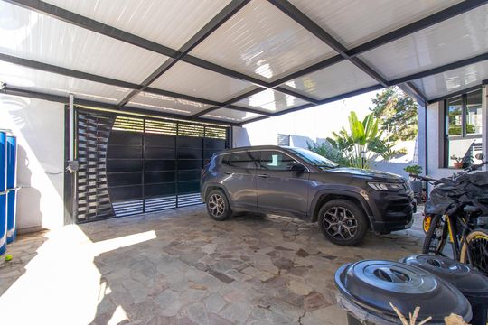 Garagem de casa para alugar com 4 quartos, 300m² em Gramado, Cotia