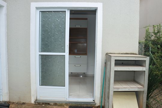 Casa de Condomínio para alugar com 2 quartos, 50m² em Chácara Belverde, Cotia