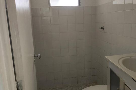 Banheiro de apartamento à venda com 2 quartos, 48m² em Campo Grande, Rio de Janeiro
