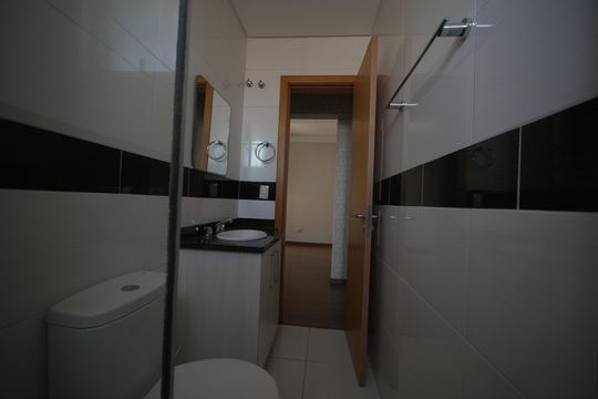 Banheiro de apartamento para alugar com 2 quartos, 68m² em Cristo Rei, Curitiba