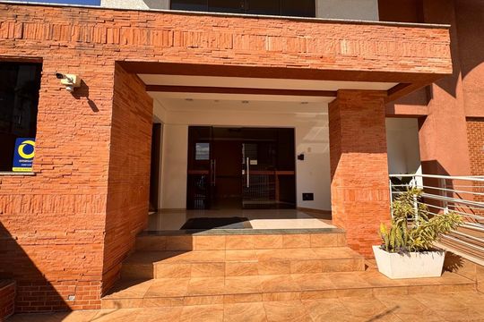 Fachada e portaria de apartamento para alugar com 2 quartos, 68m² em Cristo Rei, Curitiba