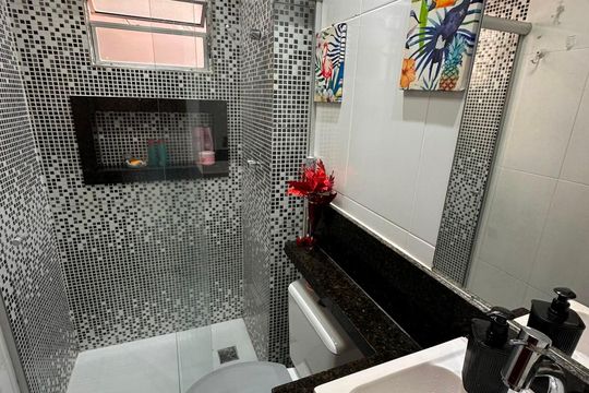 Banheiro de apartamento à venda com 2 quartos, 55m² em Vera Cruz, Belo Horizonte