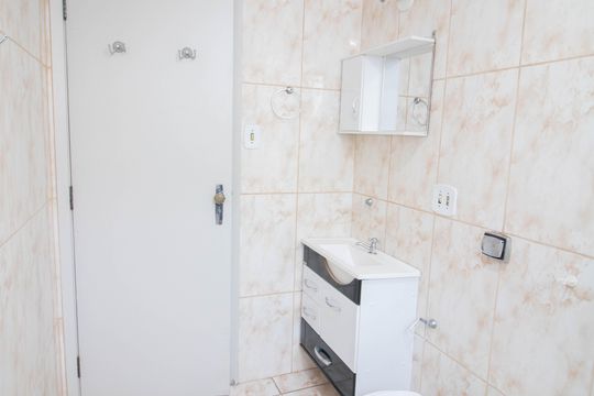 Banheiro  social de apartamento à venda com 2 quartos, 68m² em Santana, São Paulo