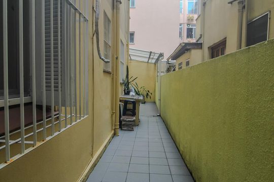 Quintal de apartamento à venda com 2 quartos, 60m² em Farroupilha, Porto Alegre