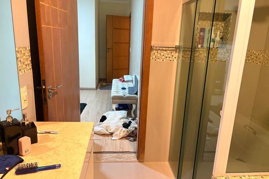 Banheiro de casa de condomínio à venda com 3 quartos, 420m² em Jardim Peri, São Paulo
