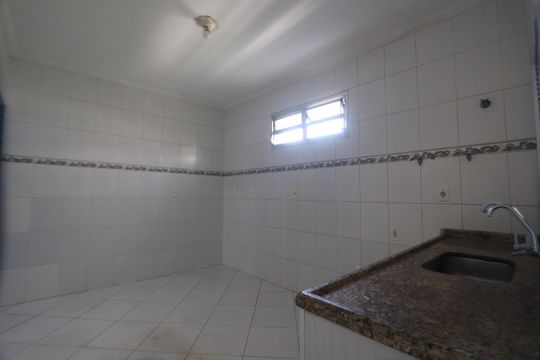 Cozinha de casa para alugar com 3 quartos, 120m² em Vila Antonieta, São Paulo