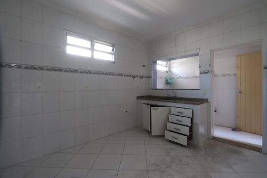 Cozinha de casa para alugar com 3 quartos, 120m² em Vila Antonieta, São Paulo