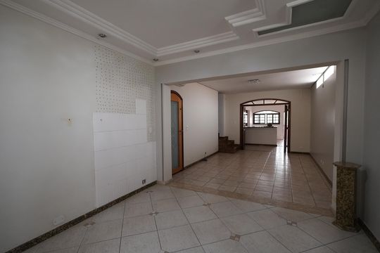 Casa para alugar com 4 quartos, 380m² em Vila Eldizia, Santo André