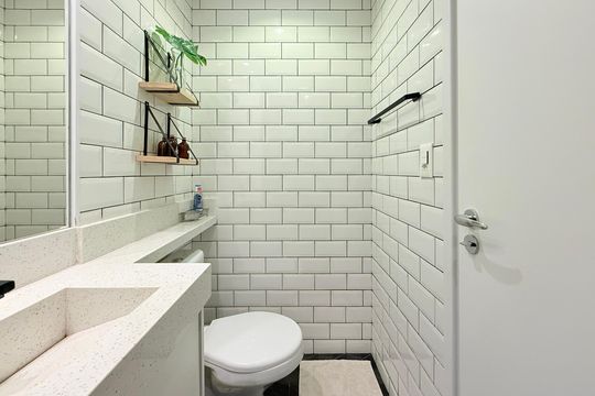 Banheiro  de kitnet/studio à venda com 1 quarto, 22m² em Jardim das Acacias, São Paulo
