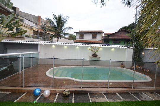 Piscina de casa à venda com 3 quartos, 154m² em Vila Valqueire, Rio de Janeiro