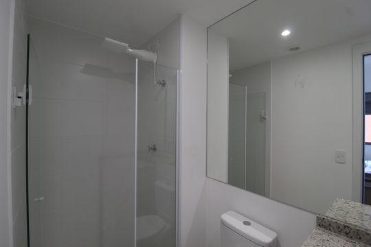 Banheiro da Suíte de apartamento para alugar com 1 quarto, 25m² em Vila Nova Conceição, São Paulo