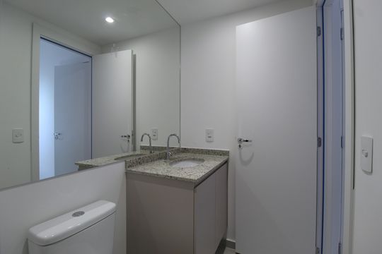 Banheiro da Suíte de apartamento para alugar com 1 quarto, 25m² em Vila Nova Conceição, São Paulo