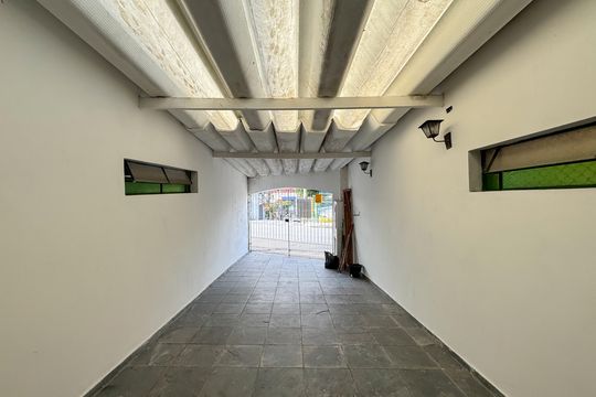 Garagem de casa à venda com 2 quartos, 114m² em Ferrazópolis, São Bernardo do Campo
