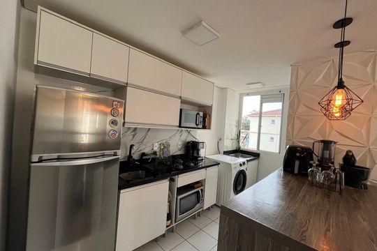 Cozinha de apartamento à venda com 2 quartos, 45m² em Mário Quintana, Porto Alegre
